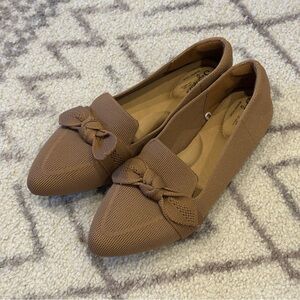 Seychelles Stretchy Knit Tan Bow Flats Shoes 8.5W Women’s